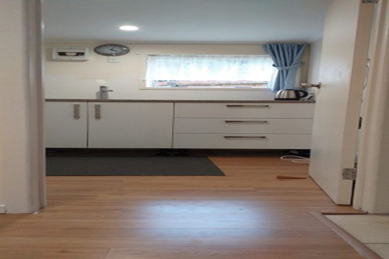 Photo of property in 2a Sunhaven Drive, Newlands, Wellington, 6037