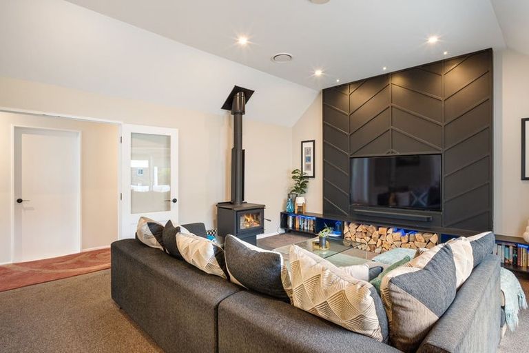 Photo of property in 3 Fieldmoor Place, Parklands, Christchurch, 8083