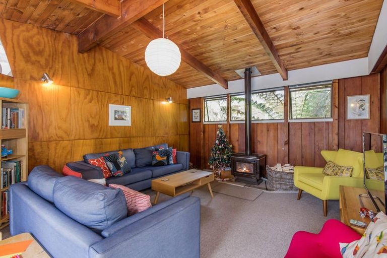 Photo of property in 25 Kopiko Road, Titirangi, Auckland, 0604