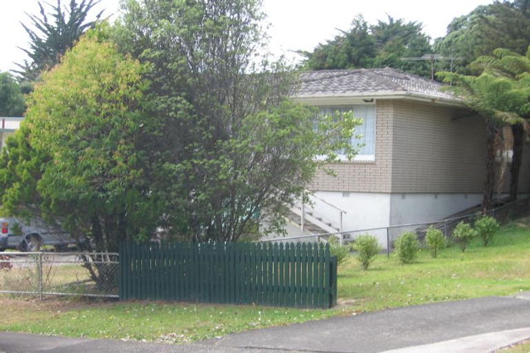 Photo of property in 17 Kathleen Street, Totara Vale, Auckland, 0627