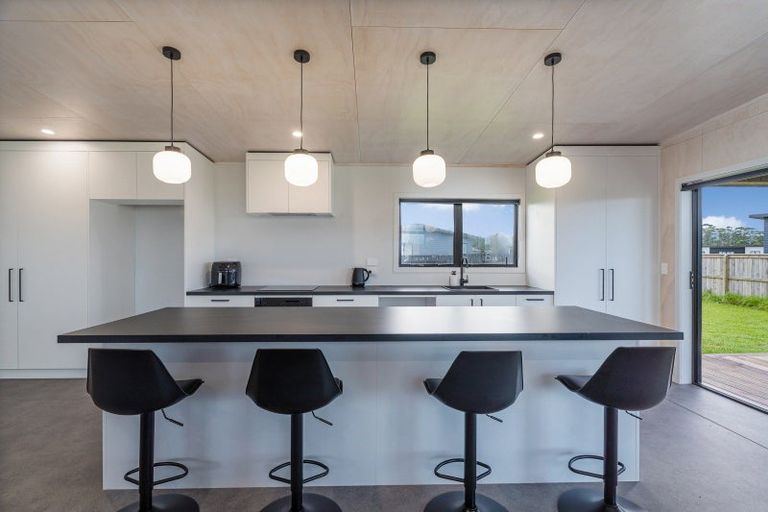 Photo of property in 5 Riria Way, Matarangi, 3592