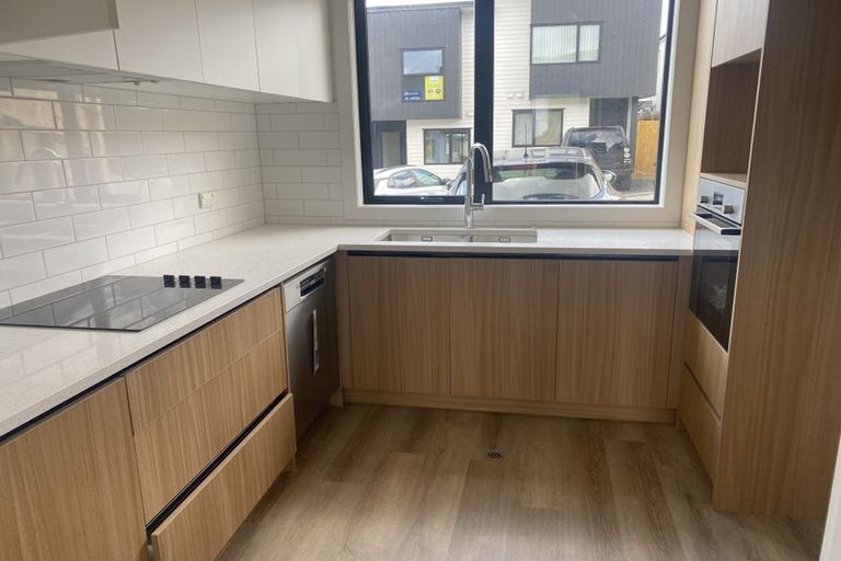 Photo of property in 3 Kautawa Lane, Massey, 0614