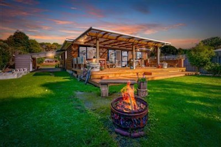 Photo of property in 5 Puriri Road, Waikanae, 5036