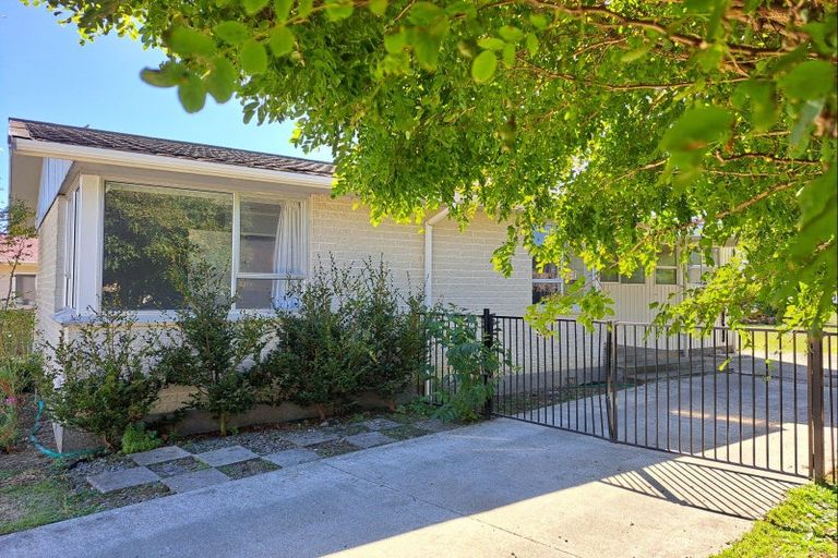 Photo of property in 14 Grenville Street, Levin, 5510