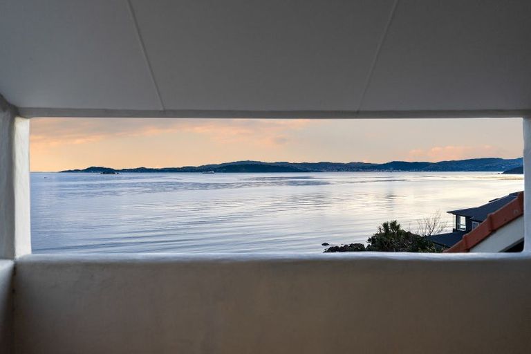 Photo of property in 5 Rangiuru Road, Mahina Bay, Lower Hutt, 5013