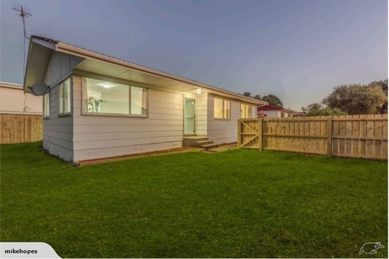 Photo of property in 1/76a Mckenzie Road, Mangere Bridge, Auckland, 2022