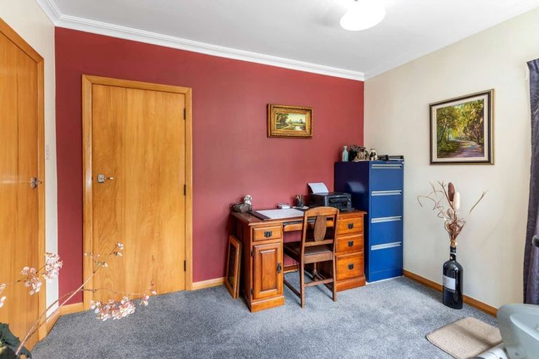 Photo of property in 33 Winston Avenue, Hokowhitu, Palmerston North, 4410