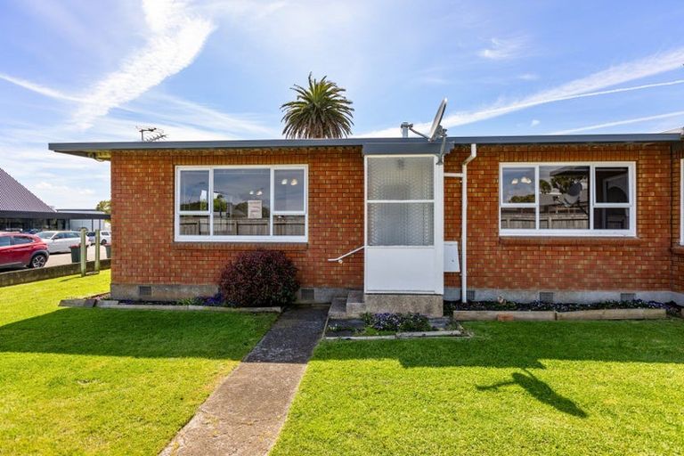 Photo of property in 1/378 Devon Street East, Strandon, New Plymouth, 4312
