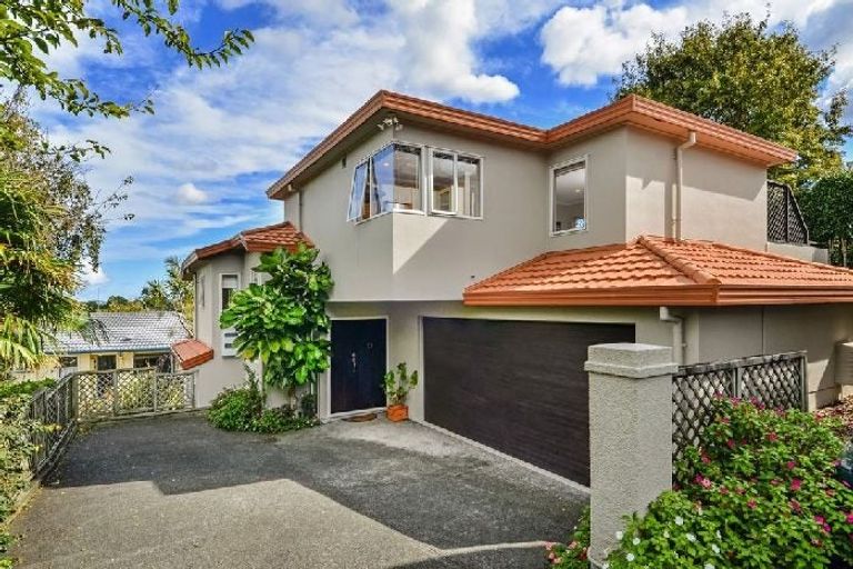 Photo of property in 1/378 East Coast Road, Sunnynook, Auckland, 0630