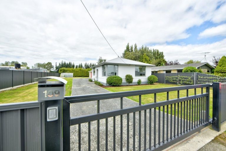 Photo of property in 109 Seaward Road, Edendale, 9825