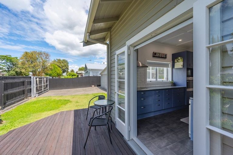 Photo of property in 128 Vigor Brown Street, Napier South, Napier, 4110