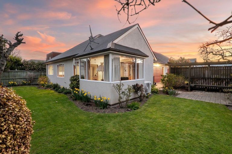 Photo of property in 1/102 Apsley Drive, Avonhead, Christchurch, 8042