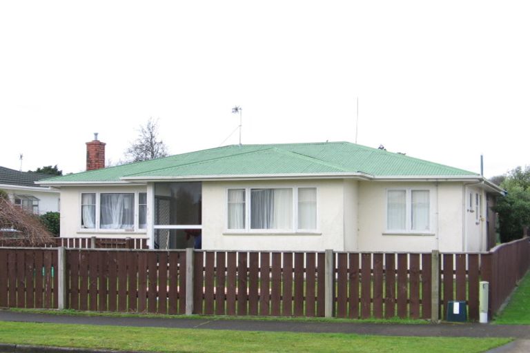 Photo of property in 16 Galway Avenue, Hokowhitu, Palmerston North, 4410