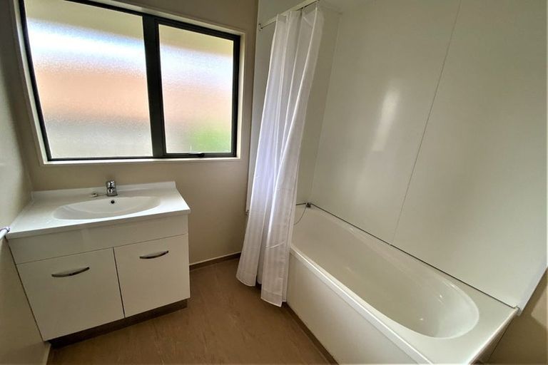 Photo of property in 12 Cretian Crescent, Henderson, Auckland, 0612