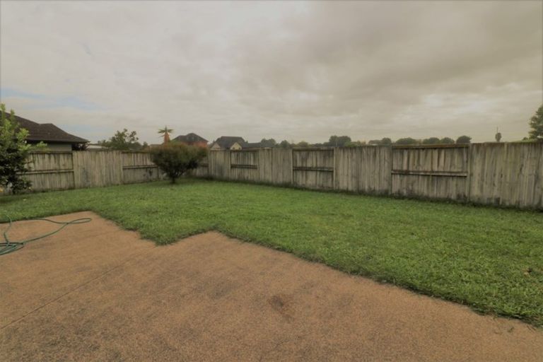 Photo of property in 8 Gibbston Close, Huntington, Hamilton, 3210