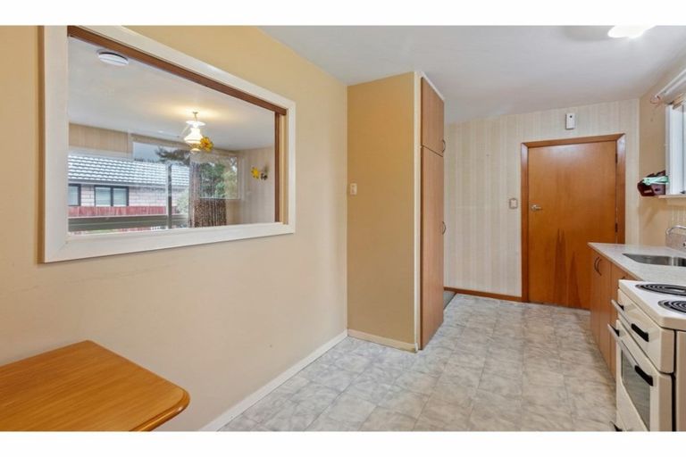 Photo of property in 43 Prestons Road, Redwood, Christchurch, 8051