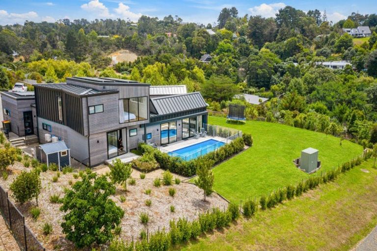 Photo of property in 9 Laguna Place, Matakatia, Whangaparaoa, 0930