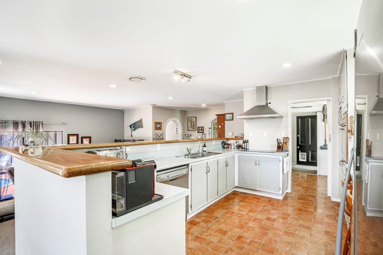 Photo of property in 48 Te Atatu Road, Te Atatu South, Auckland, 0610