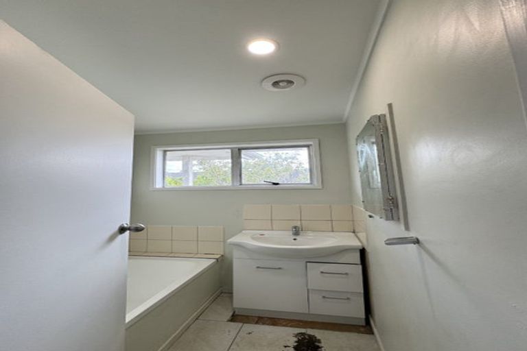 Photo of property in 8 Kopi Place, Massey, Auckland, 0614