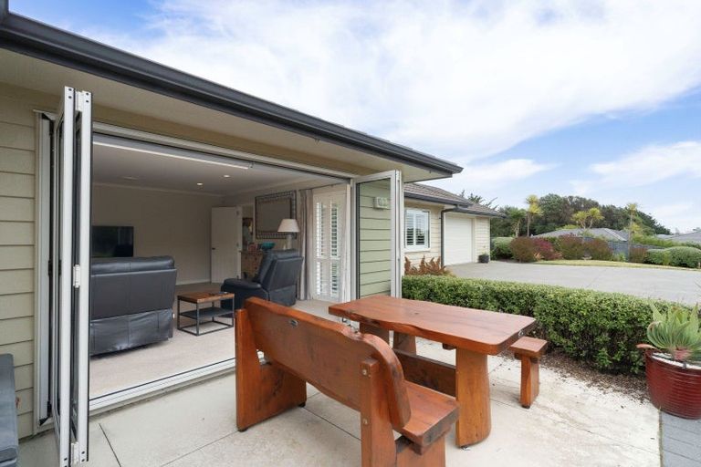 Photo of property in 11 Byron Brown Place, Otaki Beach, Otaki, 5512