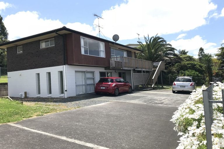 Photo of property in 1/46 John Dee Crescent, Red Beach, 0932