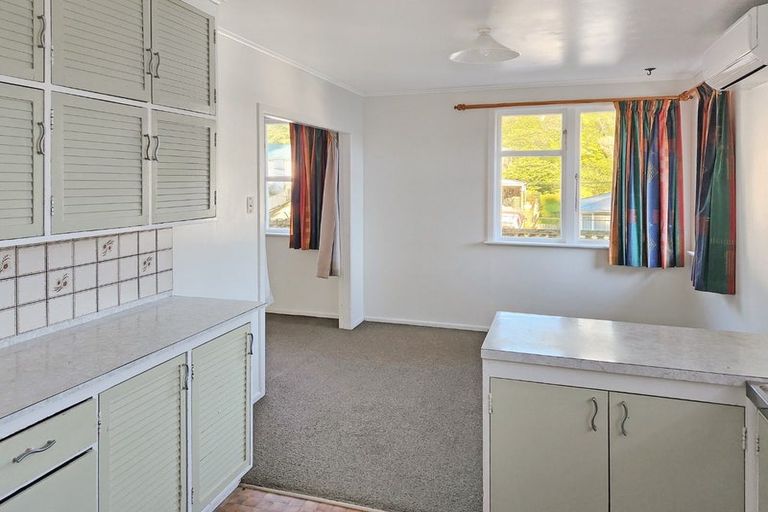 Photo of property in 14 Thomson Grove, Stokes Valley, Lower Hutt, 5019