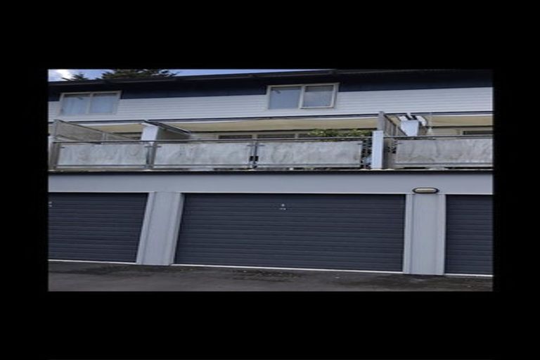 Photo of property in 2f/20 Ian Marwick Place, Birkenhead, Auckland, 0626
