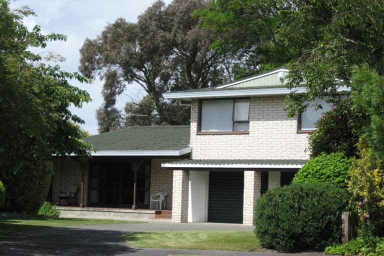Photo of property in 42 Camberwell Place, Avonhead, Christchurch, 8042