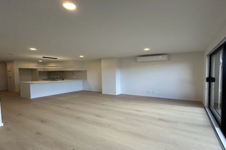 Photo of property in 9/11 Stottholm Road, Titirangi, Auckland, 0604