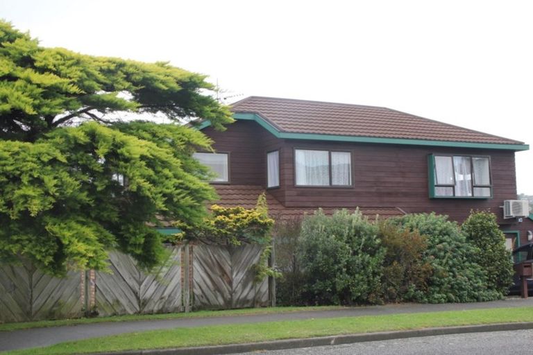 Photo of property in 32 Burbank Crescent, Churton Park, Wellington, 6037