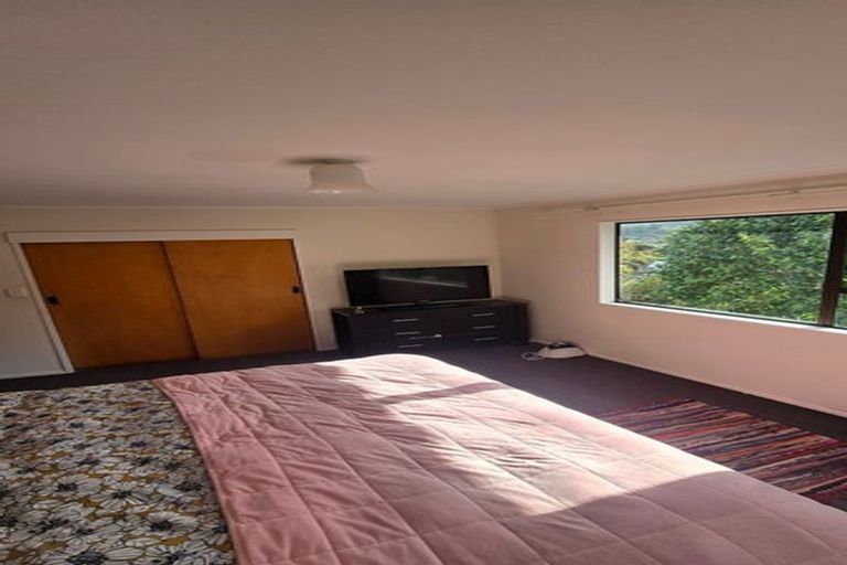 Photo of property in 6 Ruth Grove, Karori, Wellington, 6012