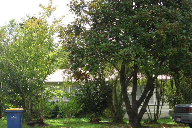 Photo of property in 8 Woodside Road, Massey, Auckland, 0614