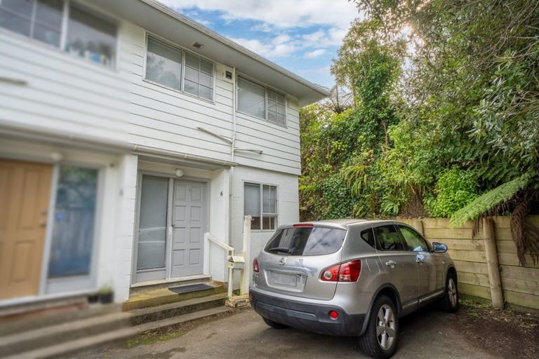 Photo of property in 6 Cyril Way, Paparangi, Wellington, 6037