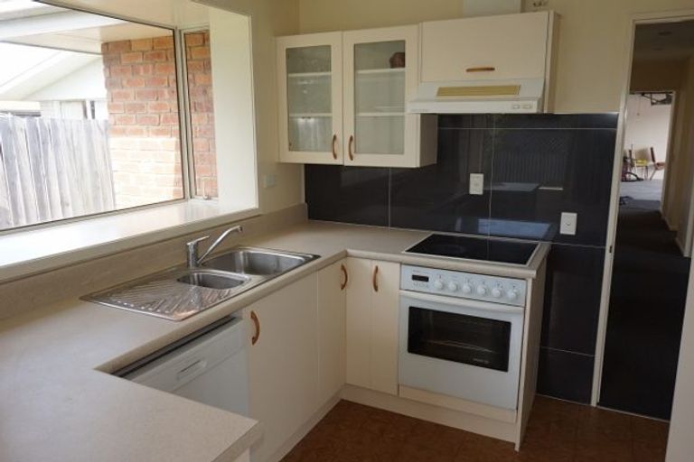 Photo of property in 2/80 Middlepark Road, Sockburn, Christchurch, 8042