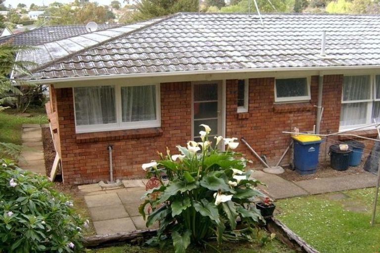Photo of property in 2/59 Ayton Drive, Totara Vale, Auckland, 0629