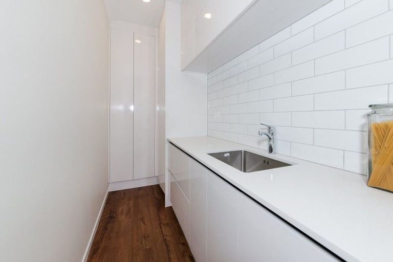 Photo of property in 1 Fred White Drive, Kumeu, 0810