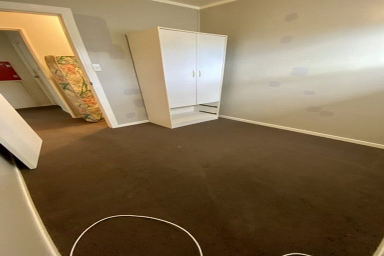 Photo of property in 1 Hill Crescent, Papakura, 2110