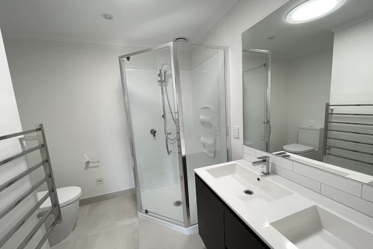 Photo of property in 58 Hobsonville Point Road, Hobsonville, Auckland, 0616