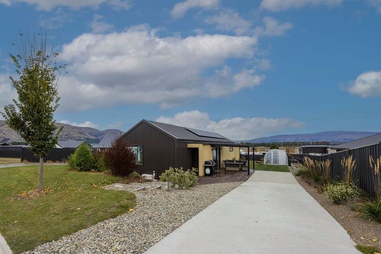 Photo of property in 14 Tomtit Crescent, Lake Hawea, 9382