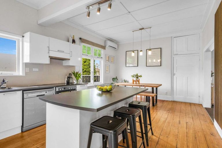 Photo of property in 800 Victoria Street, Parkvale, Hastings, 4122