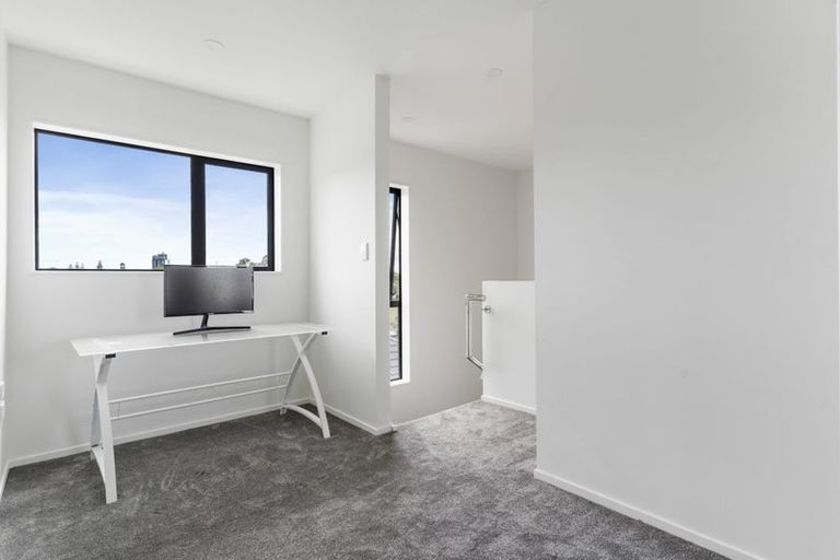 Photo of property in 3/68 Smythe Road, Henderson, Auckland, 0612