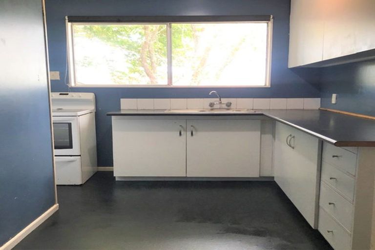 Photo of property in 8 Gahagan Way, Newlands, Wellington, 6037