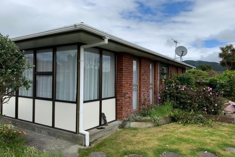 Photo of property in 13 Oriwa Street, Waikanae, 5036
