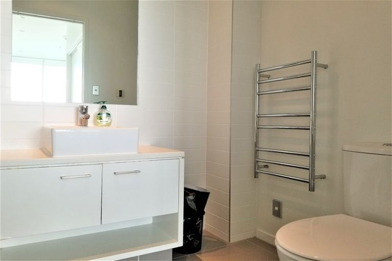 Photo of property in Sentinel Apartments, 1102/3 Northcroft Street, Takapuna, Auckland, 0622