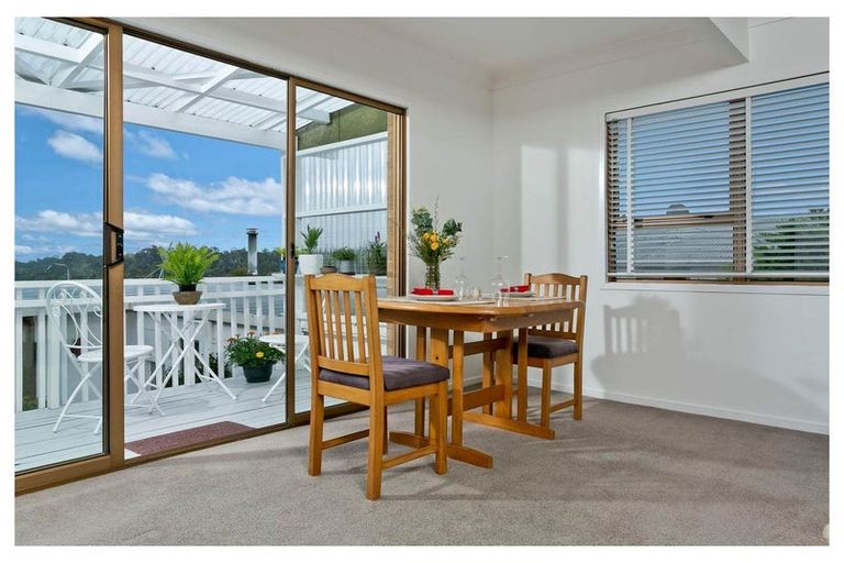 Photo of property in 1/4 Lynn Road, Bayview, Auckland, 0629
