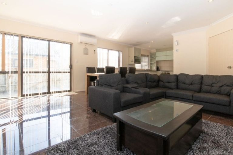 Photo of property in 59a Hewlett Road, Massey, Auckland, 0614