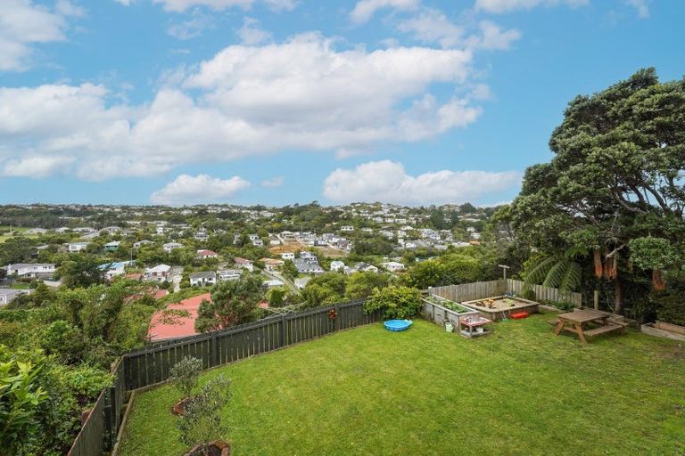 Photo of property in 1 Innes Way, Newlands, Wellington, 6037