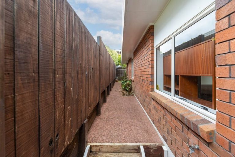 Photo of property in 25 Spinnaker Drive, Te Atatu Peninsula, Auckland, 0610