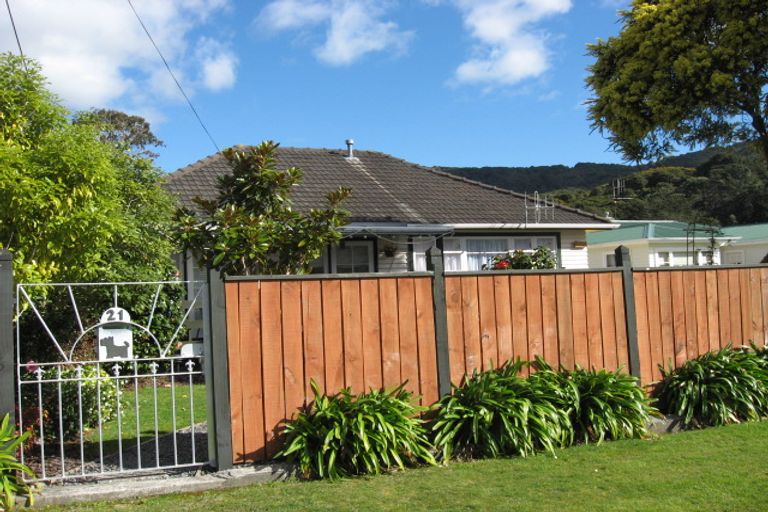 Photo of property in 21 Faulke Avenue, Wainuiomata, Lower Hutt, 5014
