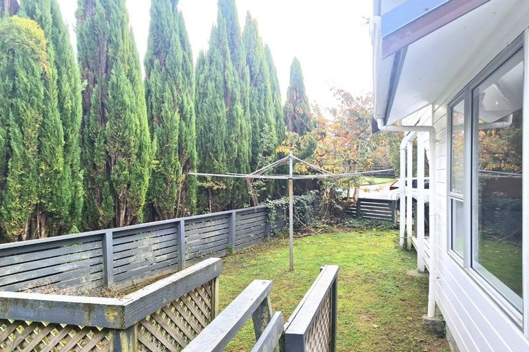 Photo of property in 13a Kingsbridge Place, Newlands, Wellington, 6037